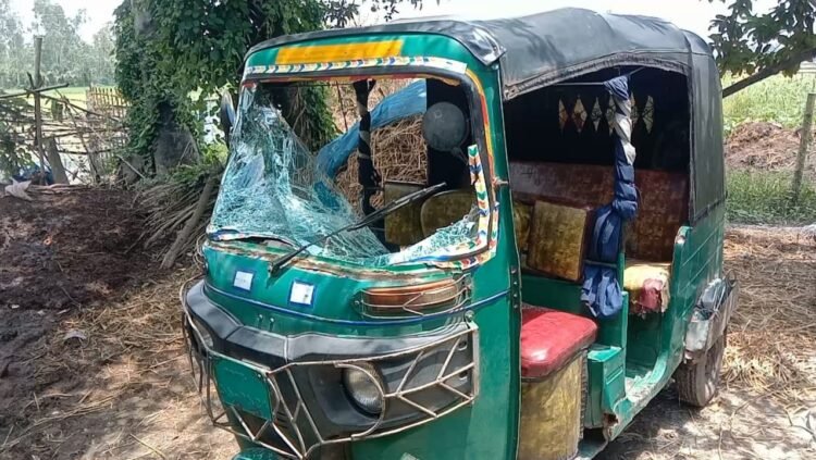 ৫ ফুটের রাস্তা ৮ ফুট চাই দাবি নিয়ে সংঘর্ষ, জয়পুরহাটে নারীসহ আহত ৪