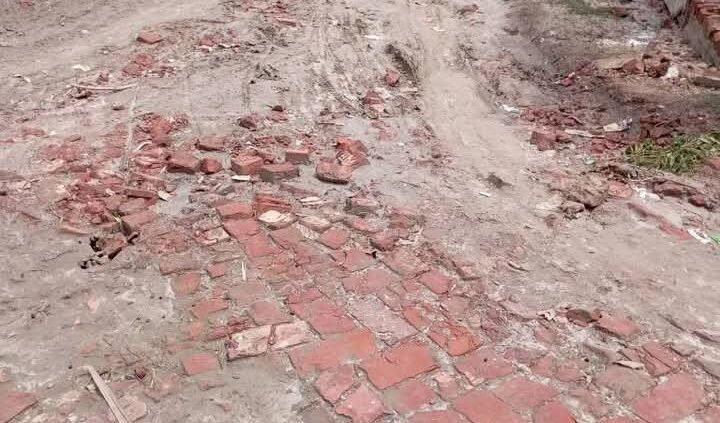 কয়রার বাগালী সড়কে বেহাল দশা জনদুর্ভোগ চরমে সংস্কারের দাবি