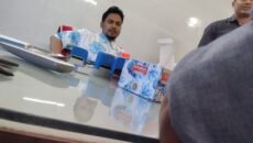 নাচোলে স্বাস্থ্য কর্মকর্তার স্বেচ্ছাচারিতা: সাংবাদিকদের সাথে অসদাচরণ, ব্যক্তিগত বাহিনী দিয়ে হুমকি।