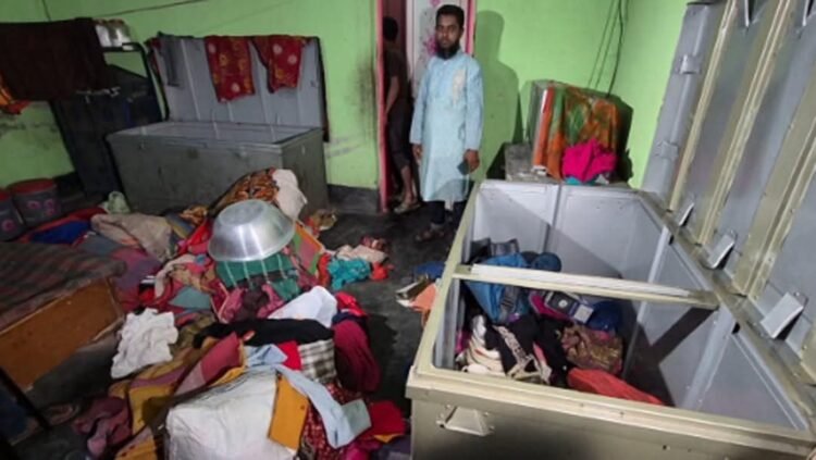 বগুড়ায় বসতবাড়িতে লুটের পর বৃদ্ধাকে হাত-পা বেঁধে হত্যা।