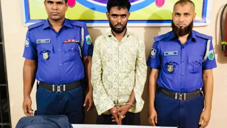 বগুড়া শিবগঞ্জের মোকামতলায় সাত লক্ষ টাকার জালনোটসহ রিয়াজুল নামে একজন গ্রেফতার।