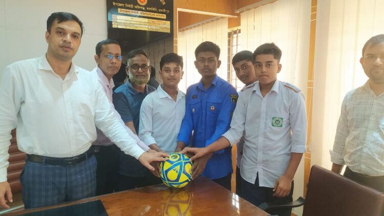 কালকিনিতে বিভিন্ন শিক্ষা প্রতিষ্ঠানে ক্রীড়া সামগ্রী বিতরণ