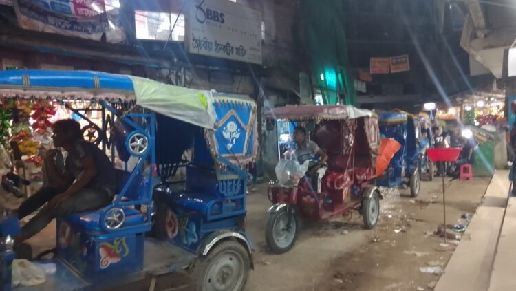 চট্টগ্রামের প্রধান সড়ক ও অলিতে গলিতে আটো রিক্সার দৌড়াত্ব বৃদ্ধি। দুর্ঘটনার আশঙ্কা