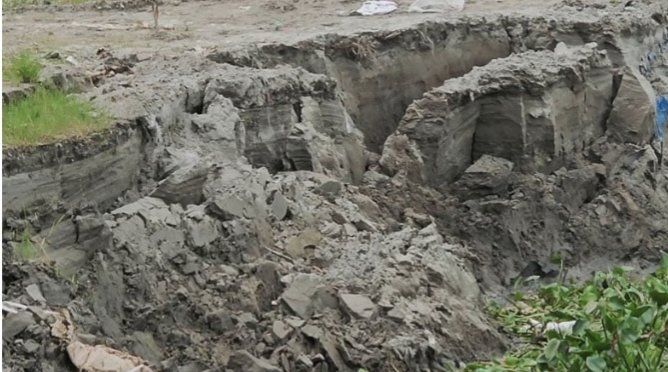 মুন্সীগঞ্জে বালু তোলার অনুমোদন দিয়ে বিপাকে বিআইডব্লিউটিএ