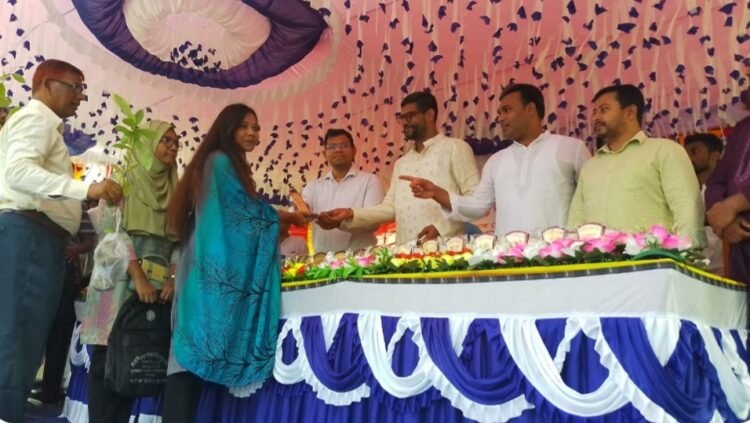কুষ্টিয়ায় চার শতাধিক জিপিএ-৫ প্রাপ্ত শিক্ষার্থীকে সংবর্ধনা