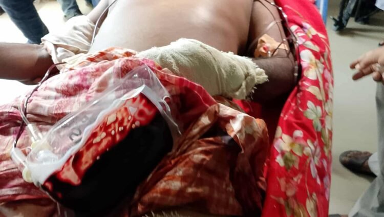 কুষ্টিয়ায় সাংবাদিককে হাতুড়ি-লোহার রড দিয়ে মারধর