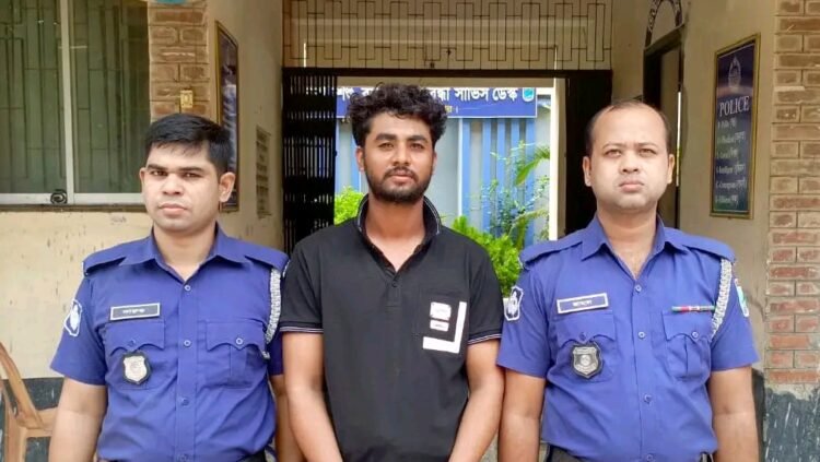 সালথায় বিশেষ অভিযানে নিষিদ্ধ ছাত্রলীগ নেতা গ্রেপ্তার