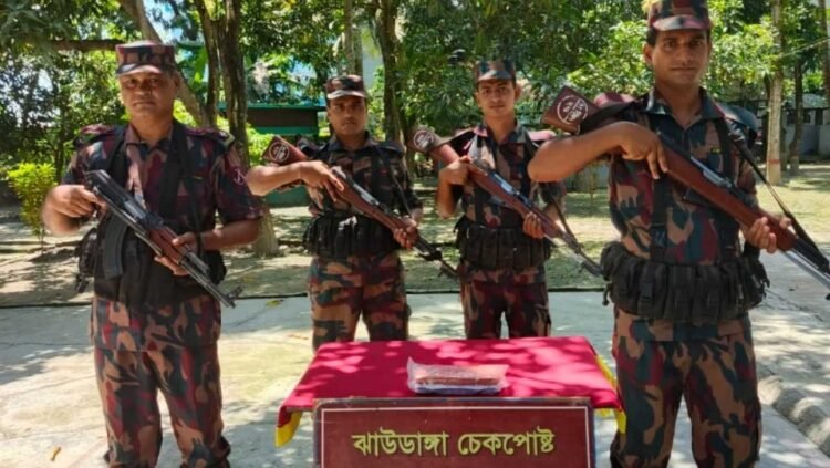 *সাতক্ষীরা ও কলারোয়া সীমান্তে চোরাচালান বিরোধী বিশেষ অভিযান পরিচালনা করে দশ লক্ষাধিক টাকার ভারতীয় মালামাল জব্দ করেছে বিজিবি।