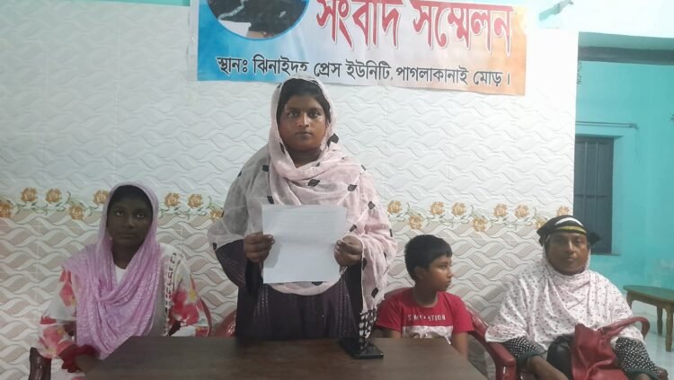 স্বামীর পরকীয়া পরবর্তী বিবাহ স্ত্রী সন্তানদের নির্যাতন বাড়ি থেকে বের করার প্রতিবাদে সন্তান সহ স্ত্রী স্বামীর বিরুদ্ধে  সংবাদ সম্মেলন।