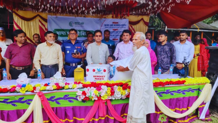 সিরাজগঞ্জে ৫’শ পরিবার পেল দোস্ত এইডের খাদ্য সহায়তা