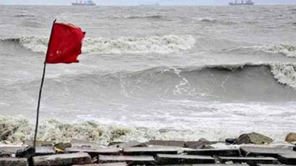 চট্টগ্রাম, কক্সবাজার, মোংলা ও পায়রা সমুদ্র বন্দরে ৩ নম্বর সতর্ক সংকেত