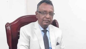 আপত্তিকর ভিডিও ভাইরাল: গভর্নরের নির্দেশ অমান্য করে অফিসে বিএফআইইউ প্রধান