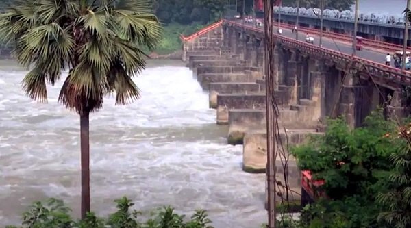 ফারাক্কায় পানি বিপৎসীমার ওপরে, বাংলাদেশেও প্লাবনের আশঙ্কা