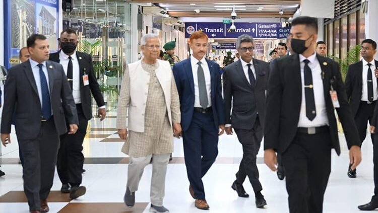 মালয়েশিয়ার উদ্দেশে ঢাকা ছেড়েছেন প্রধান উপদেষ্টা