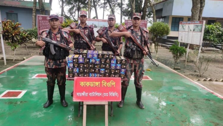 সাতক্ষীরা ও কলারোয়া সীমান্তে চোরাচালান বিরোধী বিশেষ অভিযান পরিচালনা করে ২০ বোতল ভারতীয় মদসহ প্রায় ছয় লক্ষ টাকার ভারতীয় মালামাল জব্দ করেছে বিজিবি*