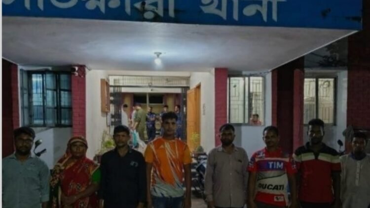 সাতক্ষীরা বিজিবির কাছে ৫ বাংলাদেশিকে হস্তান্তর