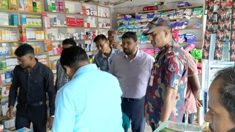 সাতক্ষীরায় জনস্বাস্থ্য রক্ষায় ফিজিশিয়ান স্যাম্পল জাতীয় ঔষধ বিক্রয় বন্ধে টাস্কফোর্স অপারেশন পরিচালনা করেছে বিজিবি