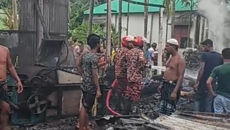 ভূরুঙ্গামারীতে তুলার মিলে অগ্নিকাণ্ডে ৪০ লক্ষ টাকার মালামল ভস্মীভূত