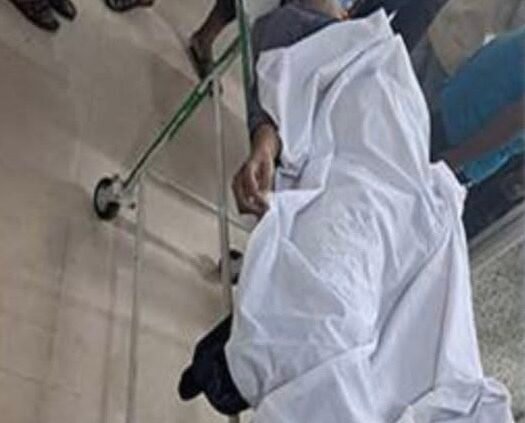 বরিশাল নতুল্লাবাদে ট্রাকের নিচে পরে একজন নিহত!