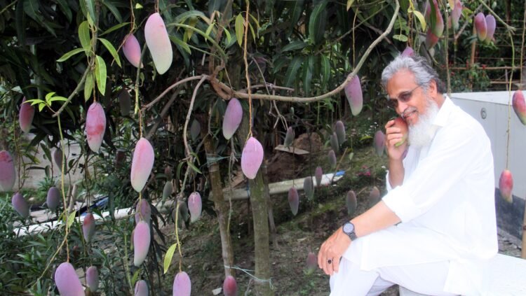 সৌখিন কৃষি ও দরিদ্র জনগোষ্ঠীর মানবিক সেবা কাজে কুসুমপুর গ্রামবাসীর ভালোবাসায় শিক্ত ভেষজ বিজ্ঞানী সৈয়দ টিপু সুলতান