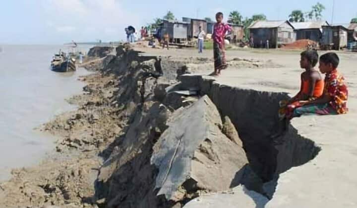 মেঘনার ভয়াল ভাঙনে বিলীন হাতিয়ার মাইলের পর মাইল জমি দ্বীপবাসীর জীবিকা, শিক্ষা ও স্বাস্থ্য ঝুঁকির মুখে