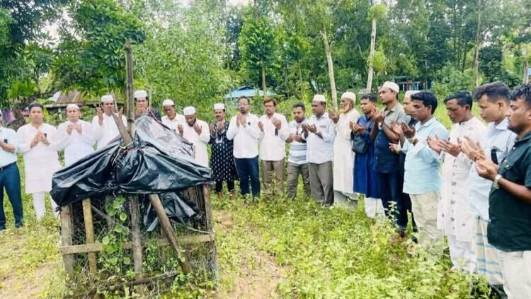 মহেশখালীতে শহীদ শফির কবর জিয়ারত ও স্মরণে বিএনপির শ্রদ্ধা নিবেদন