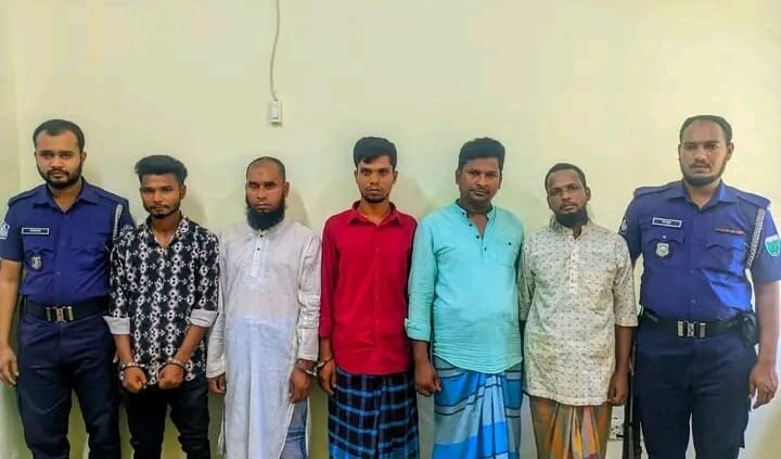 ভোলাগঞ্জে সাদাপাথর লুটের মামলায় ৫ জন আটক