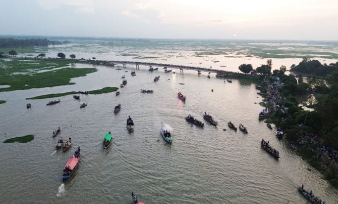 বর্ষায় ভ্রমণ পিপাসুদের সমাগমে মুখরিত চলনবিল