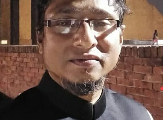 আবেদনের যোগ্যতার শর্ত পূরণ না করেই উপ-পরিচালক