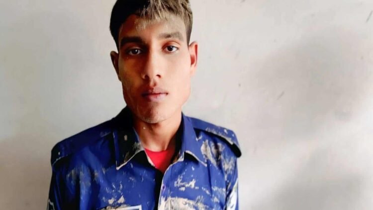 রাজবাড়ী কালুখালী সোনাপুড় মোড়ে ভুয়া পুলিশ আটক