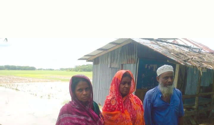 আমতলিতে জমিদার পত্তনীদের বিরুদ্ধে ভুয়া জাল দলিল করে জমি দখলের পায়তারা, অসহায় হাফেজার আর্তনাদ।