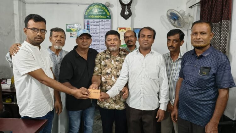 নওগাঁয় টেম্পু-সিএনজি অটোরিকশা মালিক সমিতির সদস্যের মেয়ের বিয়ের অনুদান প্রদান