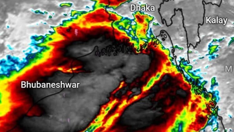 শরণখোলায় টানা বৃষ্টি ও দমকা হাওয়ায় বিপাকে দিনমজুররা।