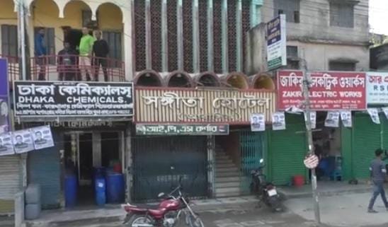 প্রশাসন কে বৃদ্ধাঙ্গুল দেখিয়ে খুলনা আবাসিক হোটেলে চলছে রমরমে দেহ ব্যবসা