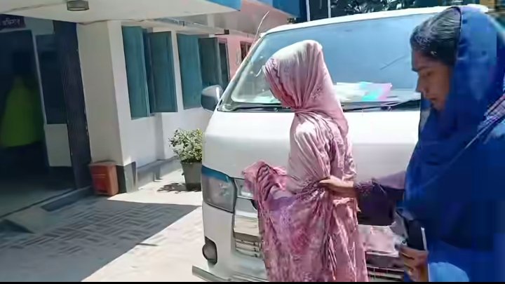 ১৩ মামলার পলাতক নারী আসামী রুপা খাতুনকে স্বামীসহ সাভার এলাকা থেকে গ্রেফতার করেছে শাহজাদপুর থানা পুলিশ।