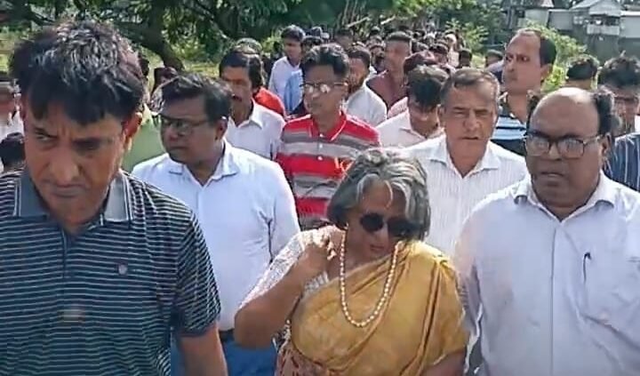 নবীনগর: মাননীয় উপদেষ্টা শারমীন এস মুরশিদ প্রথমবারের মতো পৈতৃক ভিটায় সফর করলেন