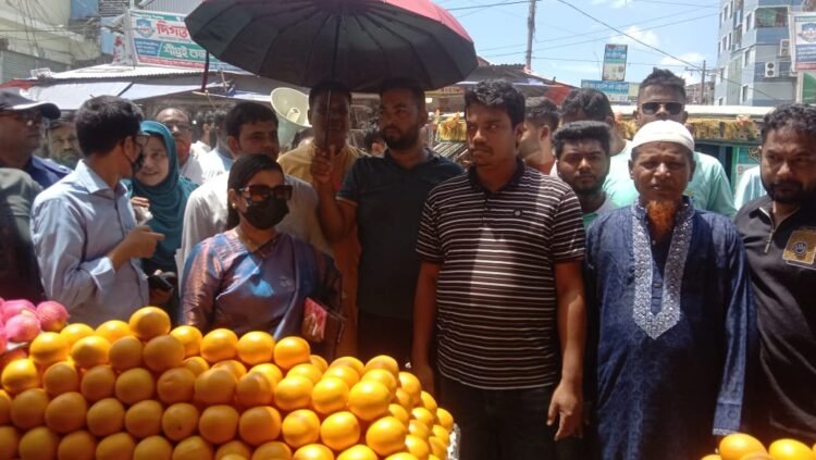 দাউদকান্দির গৌরীপুর বাজারের যানজট নিরসনে সড়কের ফুটপাত দখলমুক্ত করতে অভিযান চালিয়েছেন উপজেলা প্রশাসন।