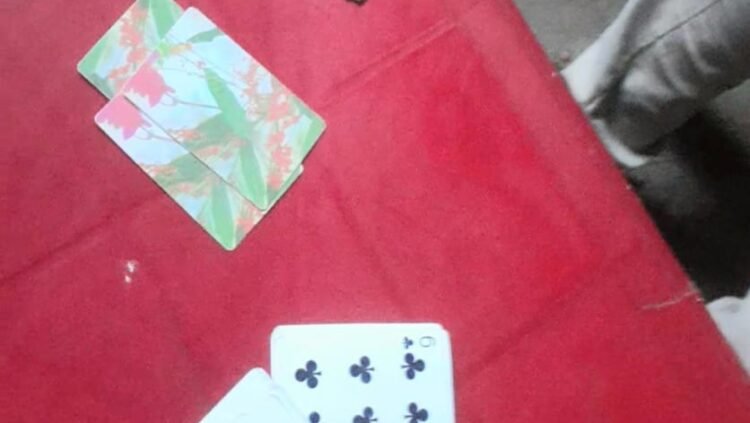 ঠাকুরগাঁওয়ে জুয়ার আসর, লক্ষ লক্ষ টাকা হাতিয়ে নিচ্ছে  আয়োজকরা।