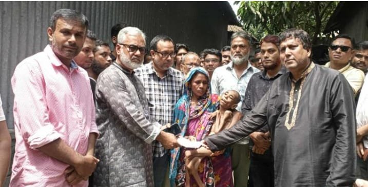 সিরাজগঞ্জে অসহায় শাকিলের পাশে দাঁড়ালেন বিএনপি নেতা মির্জা মোস্তফা জামান