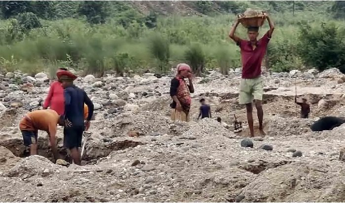 সাদা পাথর লুটের দেড় থেকে দুই হাজার ব্যক্তি জড়িত: হাইকোর্টে প্রতিবেদন দাখিল