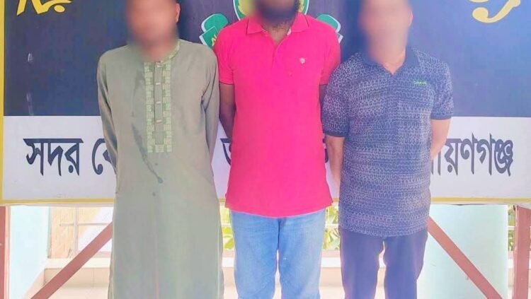 শীর্ষ নৌ-ডাকাত রিপন সহ ০৩ জনকে আটক করেছে র‍্যাব