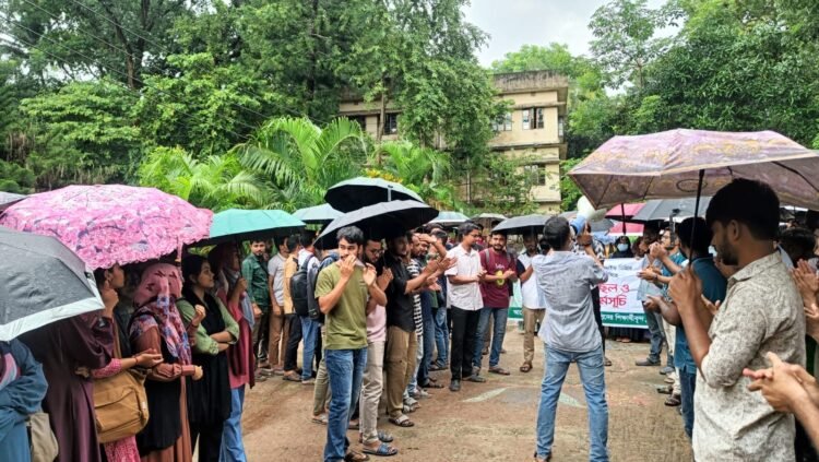 পটুযাখালী ভার্সিটিতে, কম্বাইন্ড ডিগ্রির দাবিতে প্রথমবারের মতো যৌথ আন্দোলনে এএইচ-ডিভিএম শিক্ষার্থীরা