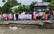 টঙ্গীবাড়ীতে পদ্মার ভাঙনে বিলীন হচ্ছে ঘরবাড়ি, স্থায়ী বেড়িবাঁধের দাবিতে মানববন্ধন