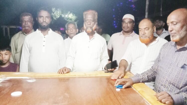 দাউদকান্দি উপজেলায় কানড়া গ্রামে যুব সমাজের উদ্যোগে ক্যারাম বোর্ড ফাইনাল খেলা অনুষ্ঠিত হয়েছে