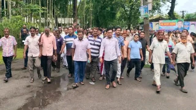 জয়পুরহাট চিনিকলে  বিভিন্ন দাবিতে বিক্ষোভ ও অবস্থান কর্মসূচি