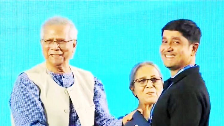 মৎস্য খাতে নতুন দিগন্ত: ভালুকার সাইফুল হুদা সোহাগকে জাতীয় পদক প্রদান