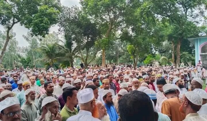 রায়গঞ্জে আঃ রাকিব বিশ্বাস চেয়ারম্যানের জানাজা  সম্পন্ন