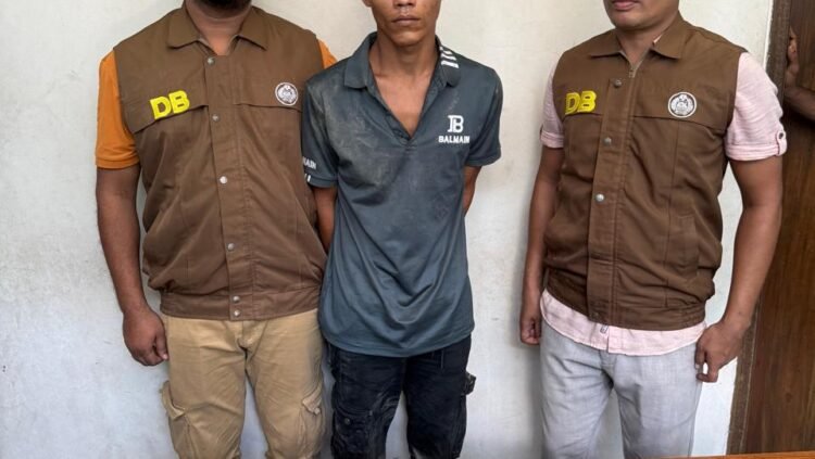 নরসিংদীতে ১৭ মামলার আসামি তৈয়ব গ্রেফতার,পাঁচদোনায় বিএনপির দুই গ্রুপের সংঘর্ষে গুলিবিদ্ধ দুই।