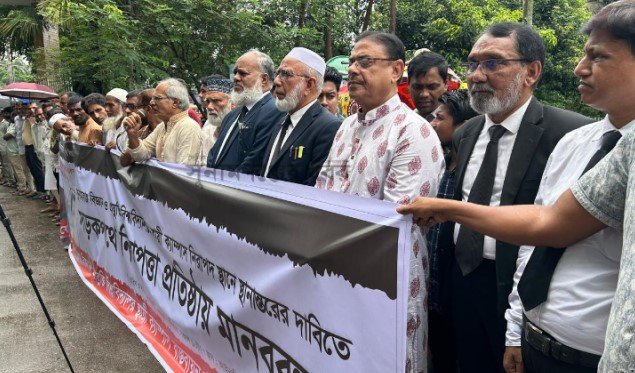 সড়কপথে নিরাপত্তা প্রতিষ্ঠার দাবিতে সুনামগঞ্জে মানববন্ধন