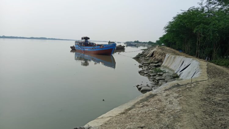 জরিমানার পরও কপোতাক্ষ নদের ভাঙন থেকে বন্ধ হয়নি বালু উত্তোলন